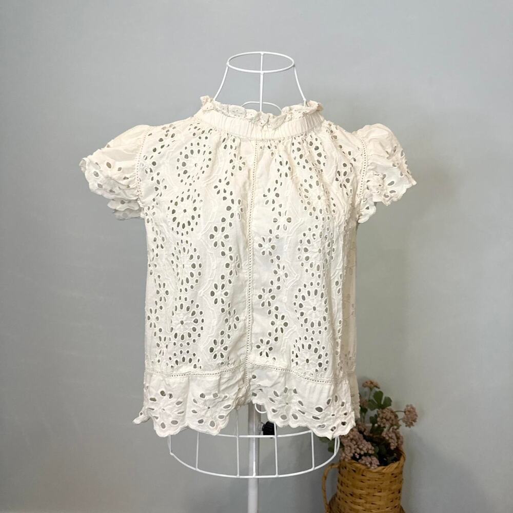 The perfect dainty vintage y2k white cream eyelet lace fitted babydoll top